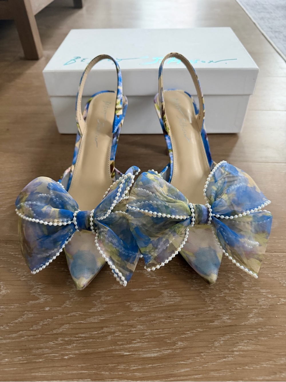 Betsey Johnson Blue Floral Bow Slingback Heels - Picture 4 of 7